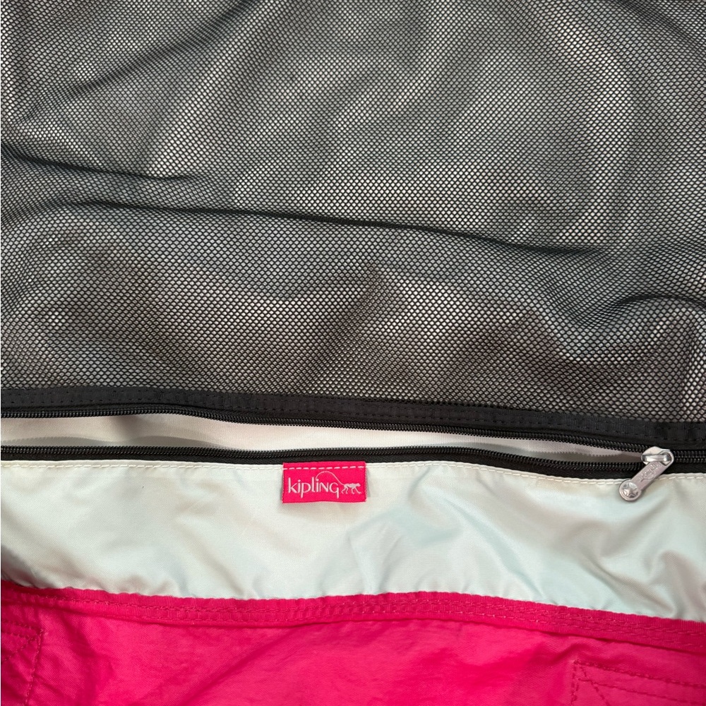 Kipling Large Duffle Bag - Fuschia - Excellent Condition! - Picture 10 of 11